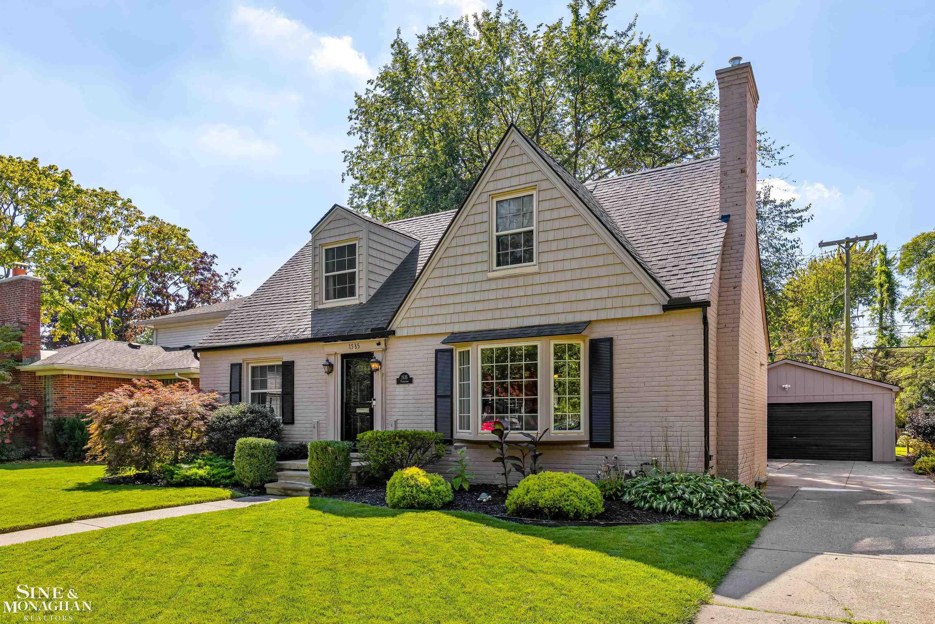 1535 Fairholme Road Grosse Pointe, MI 48236 - Photo 3 of 43 50160597-663FF3EA-2551-48A0-8566-DE9436364B89.JPG