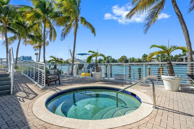 $4,000 | 6580 Indian Creek Drive, Unit 304, Miami Beach, FL 33141