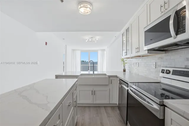 $4,000 | 6580 Indian Creek Drive, Unit 304, Miami Beach, FL 33141