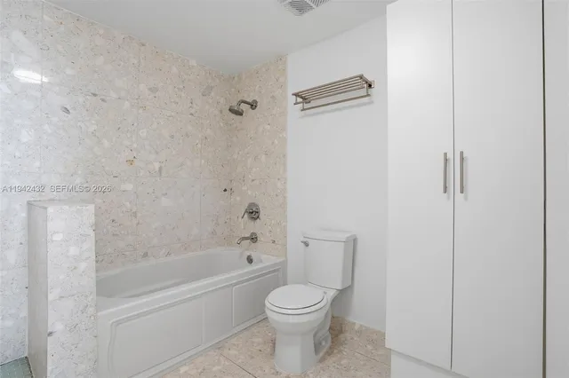 $4,000 | 6580 Indian Creek Drive, Unit 304, Miami Beach, FL 33141