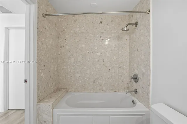 $4,000 | 6580 Indian Creek Drive, Unit 304, Miami Beach, FL 33141