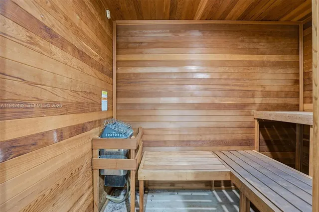 $4,000 | 6580 Indian Creek Drive, Unit 304, Miami Beach, FL 33141