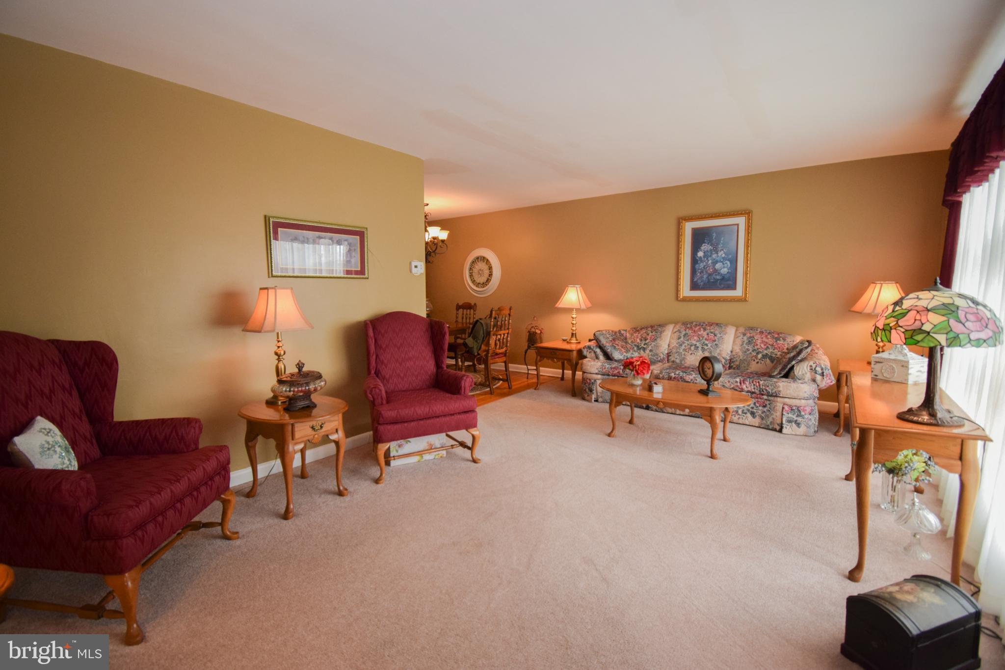 653 Colebrook Road Philadelphia, PA 19115 - Photo 3 of 20 Gallery Image 3