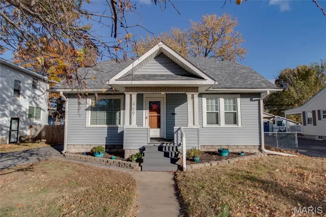 $130,000 | 469 Tipton Avenue, Wood River, IL 62095