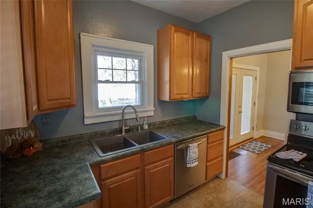 $130,000 | 469 Tipton Avenue, Wood River, IL 62095