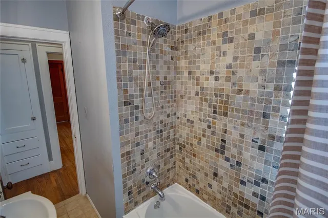 $130,000 | 469 Tipton Avenue, Wood River, IL 62095