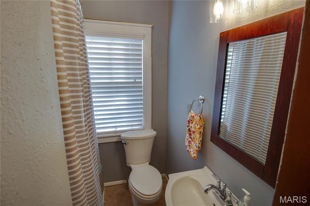 469 Tipton Avenue Wood River, IL 62095 - Photo 19 of 36