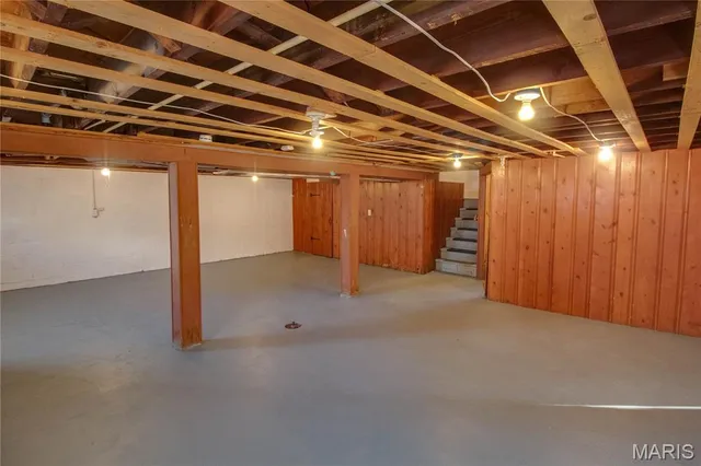 $130,000 | 469 Tipton Avenue, Wood River, IL 62095