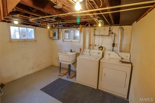 $130,000 | 469 Tipton Avenue, Wood River, IL 62095