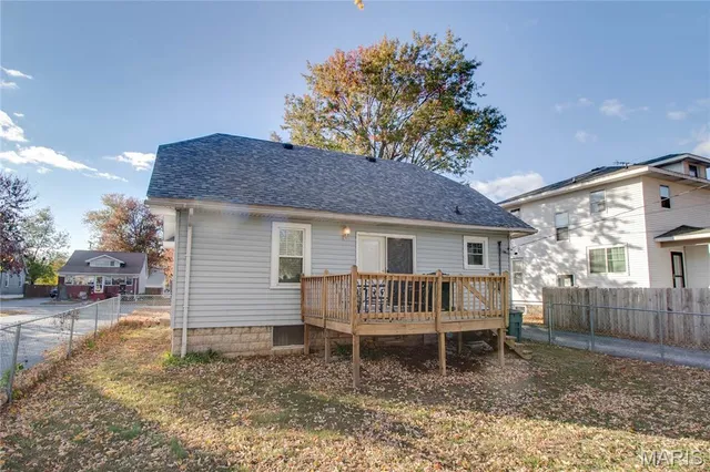 $130,000 | 469 Tipton Avenue, Wood River, IL 62095