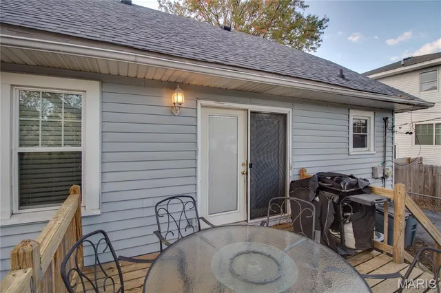 $130,000 | 469 Tipton Avenue, Wood River, IL 62095