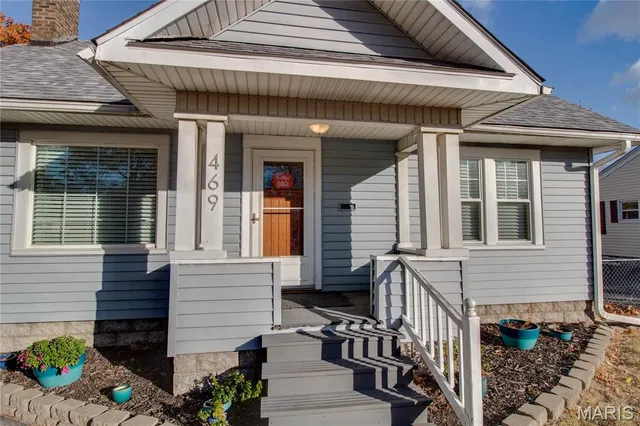 $130,000 | 469 Tipton Avenue, Wood River, IL 62095