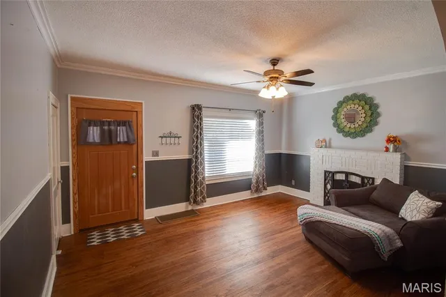 $130,000 | 469 Tipton Avenue, Wood River, IL 62095