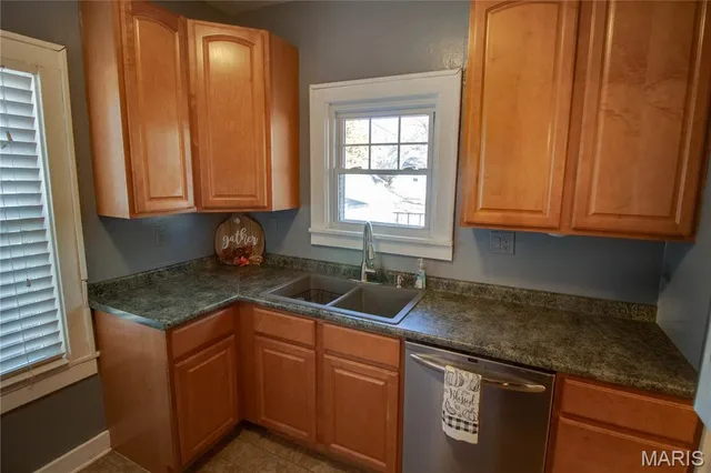 $130,000 | 469 Tipton Avenue, Wood River, IL 62095