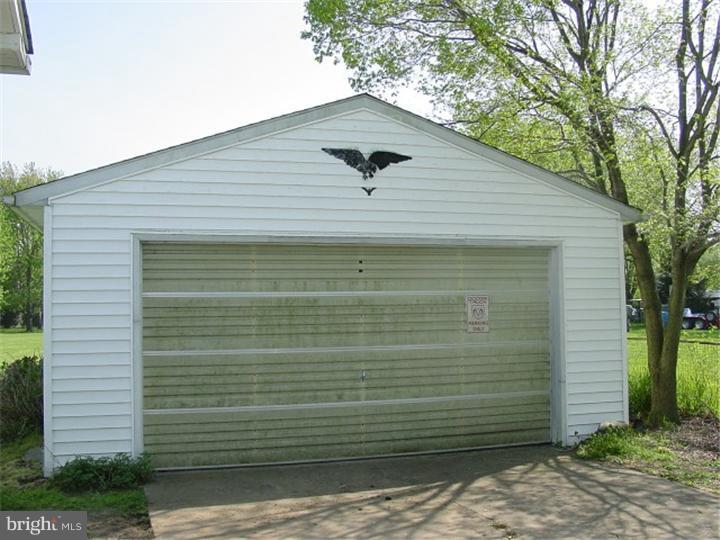 912 Caldwell Corner Road Townsend, DE 19734 - Photo 3 of 15 Garage