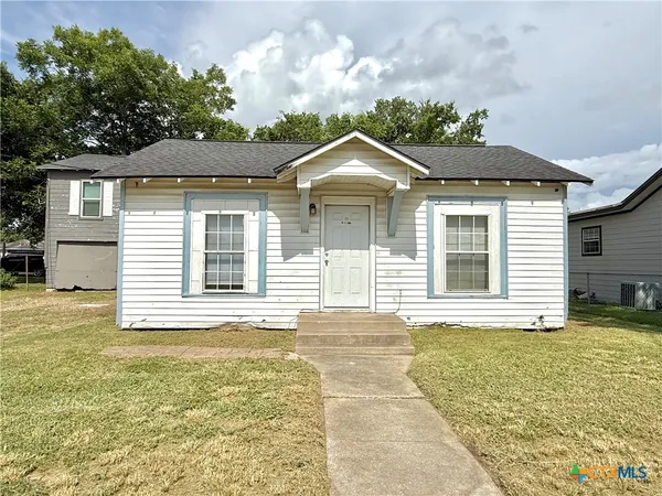 $134,900 | 1006 North Goldman Street, Victoria, TX 77901