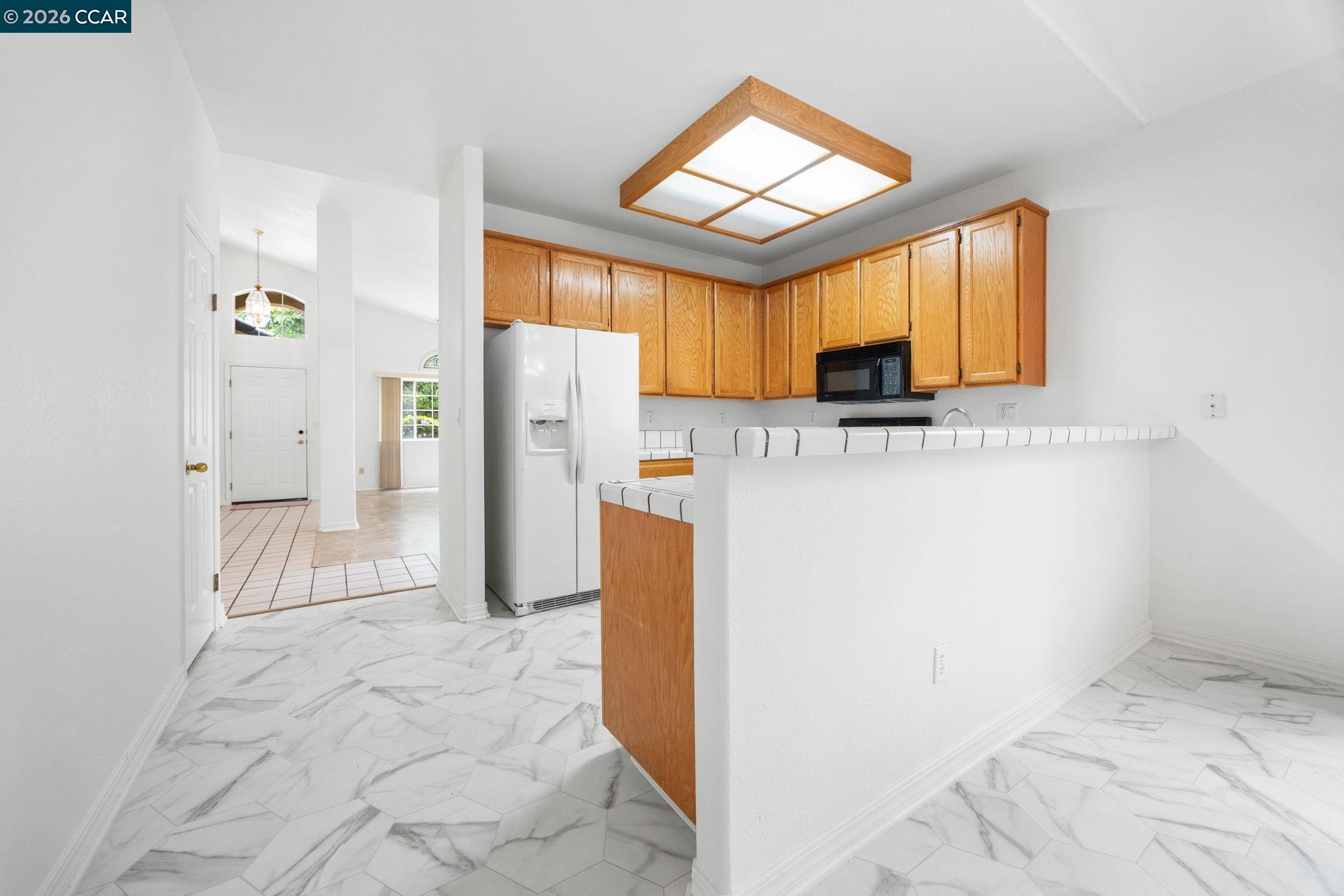 1402 Legend Circle Vallejo, CA 94591 - Photo 10 of 40