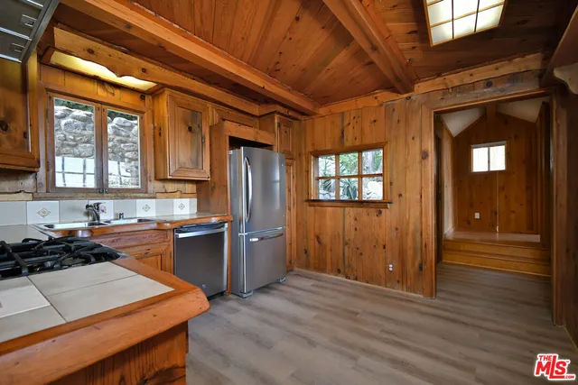 $5,995 | 3682 Berry Drive, Studio City, CA 91604