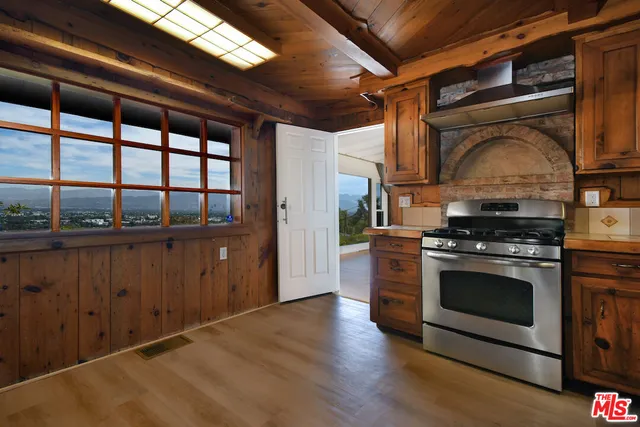 $5,995 | 3682 Berry Drive, Studio City, CA 91604