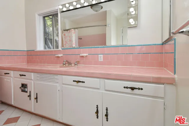 $5,995 | 3682 Berry Drive, Studio City, CA 91604