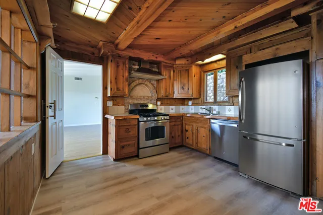 $5,995 | 3682 Berry Drive, Studio City, CA 91604