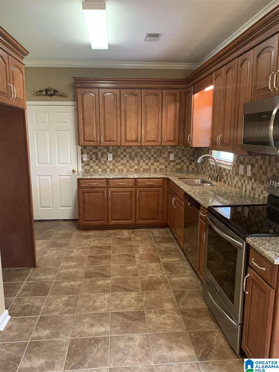 148 Blue Spring Place Alabaster, AL 35007 - Photo 6 of 13