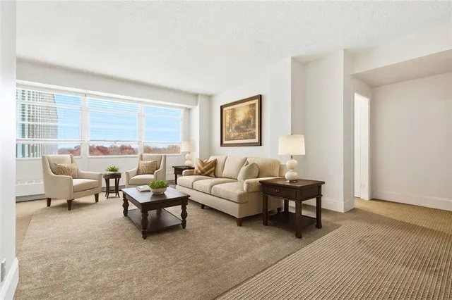 $159,000 | 333 West Meyer Boulevard, Unit 1104, Kansas City, MO 64113