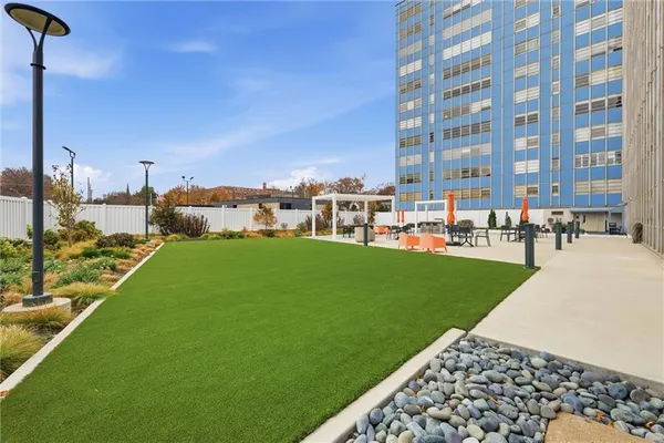 $155,000 | 333 West Meyer Boulevard, Unit 1104, Kansas City, MO 64113