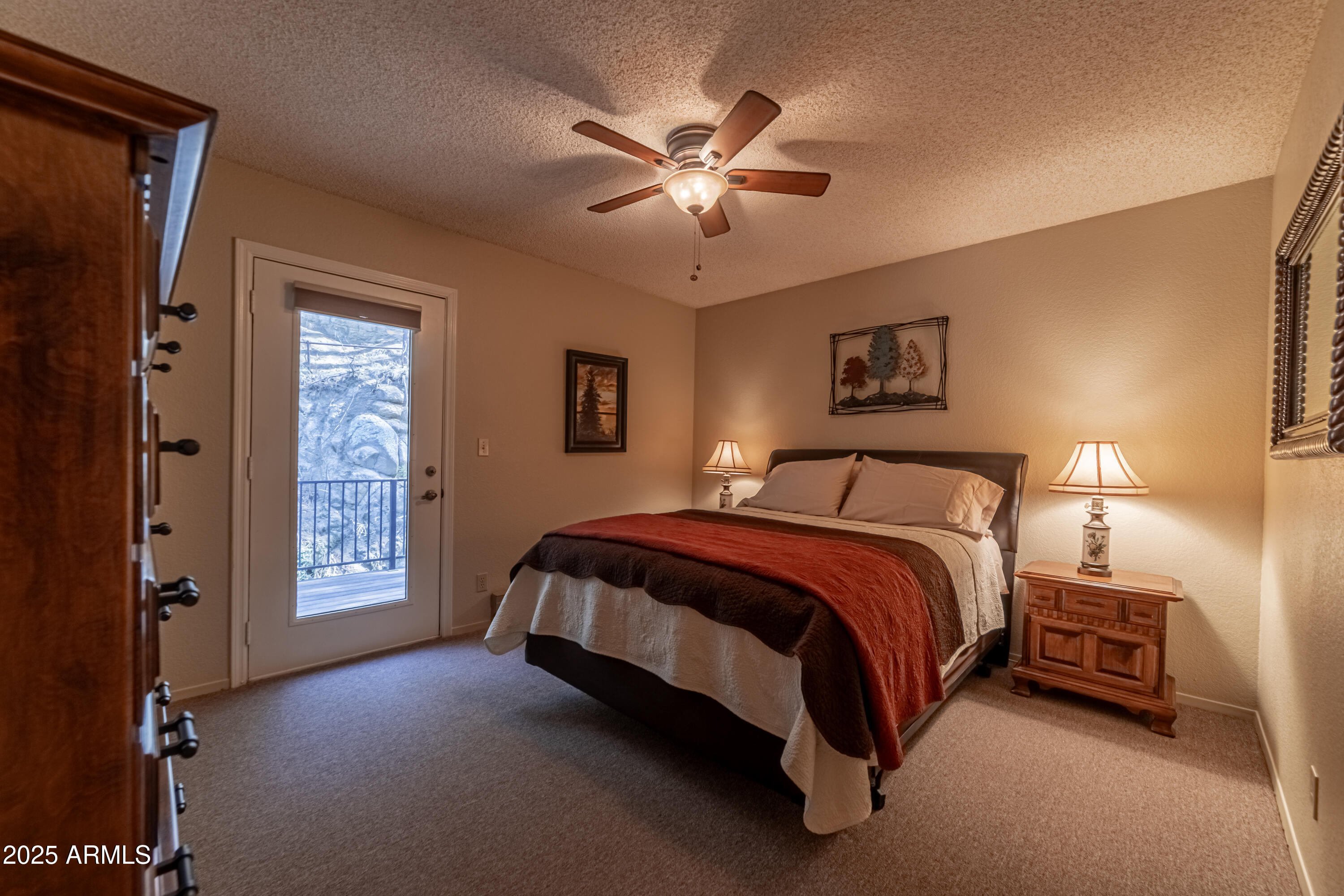 3929 East Sheldon Road Prescott, AZ 86303 - Photo 27 of 36 a spacious bedroom with a bed and a lamp