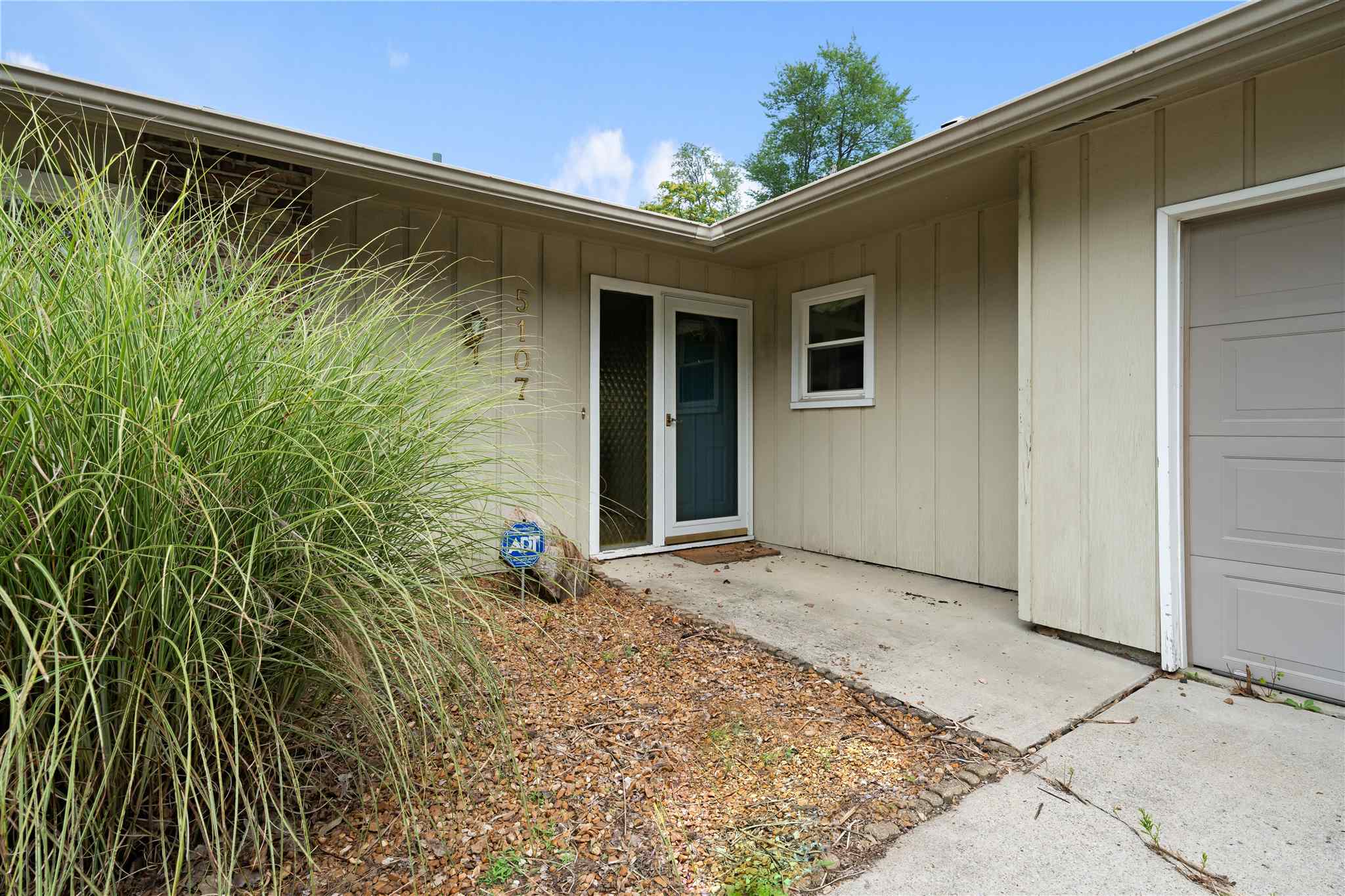 5107 Martinique Road Fort Wayne, IN 46815 - Photo 2 of 36 Gallery Image 2