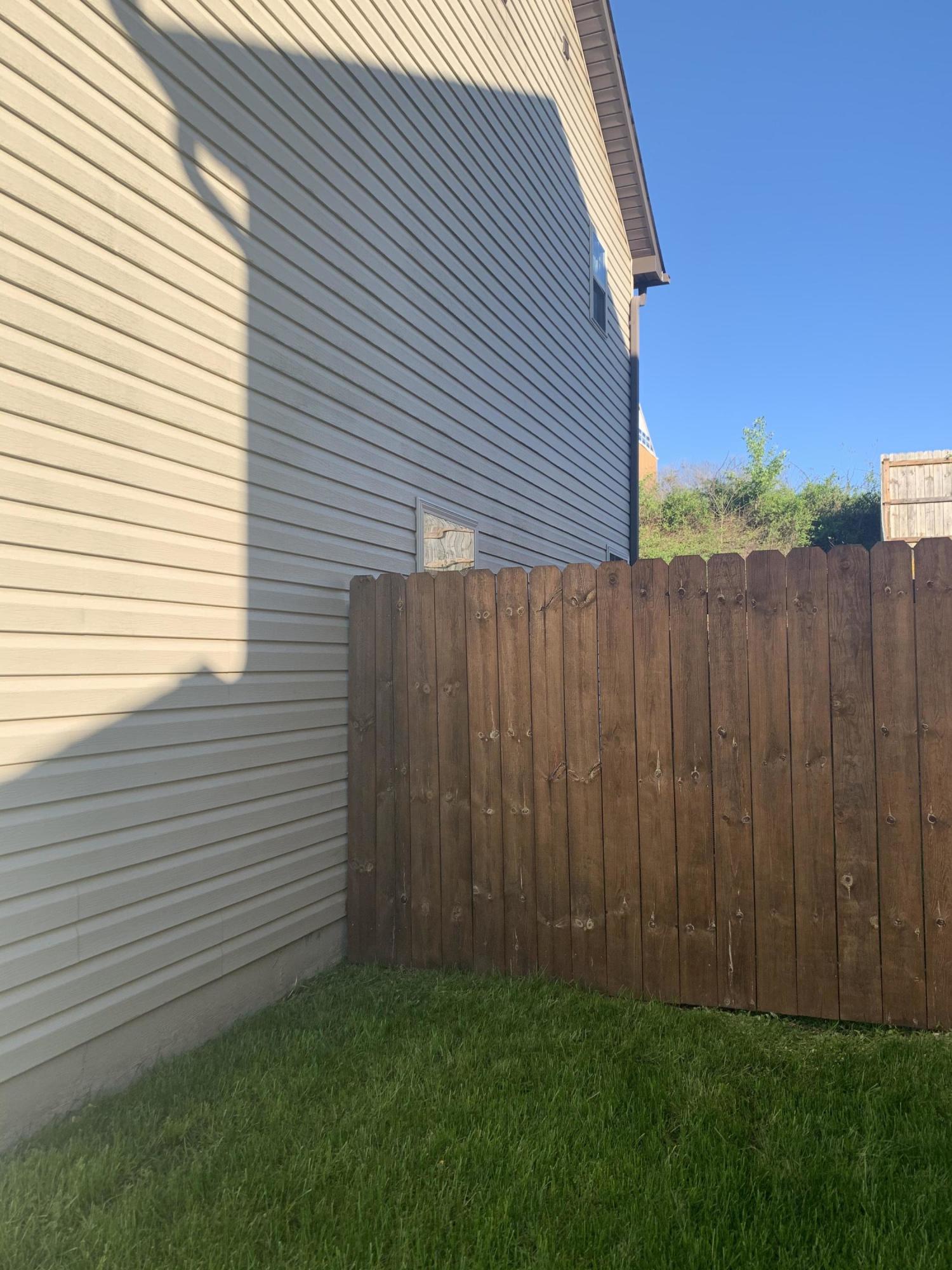 662 Suffolk Road Johnson City, TN 37615 - Photo 29 of 32 Newly stained fence