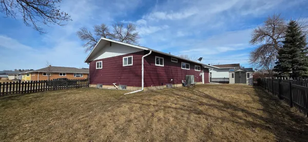 $225,000 | 555 10th Avenue Southwest, Valley City, ND 58072