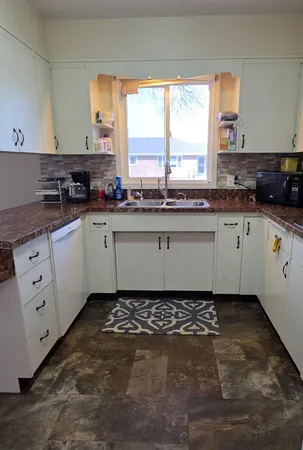 $225,000 | 555 10th Avenue Southwest, Valley City, ND 58072