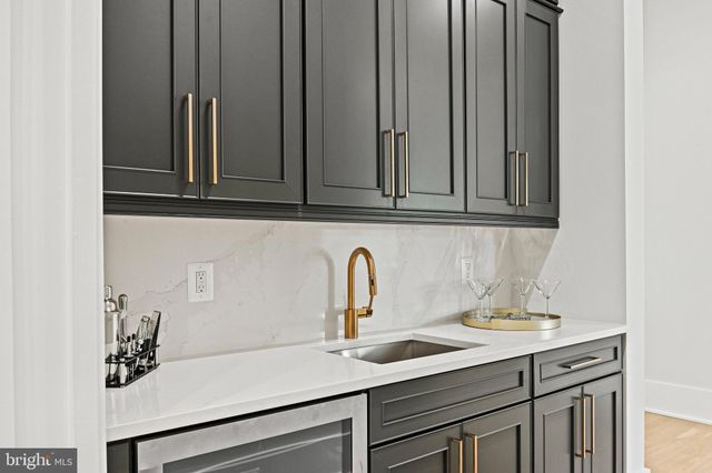 $4,350,540 | 6503 Halls Farm Lane, McLean, VA 22101