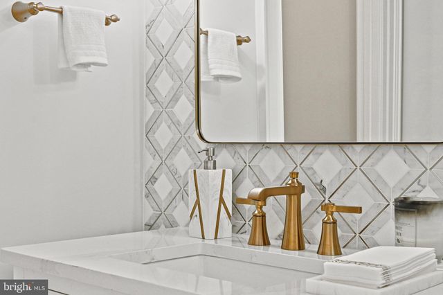 $4,350,540 | 6503 Halls Farm Lane, McLean, VA 22101