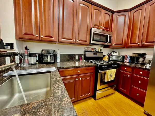 $3,750 | 126 Dudley Street, Unit 104, Jersey City, NJ 07302