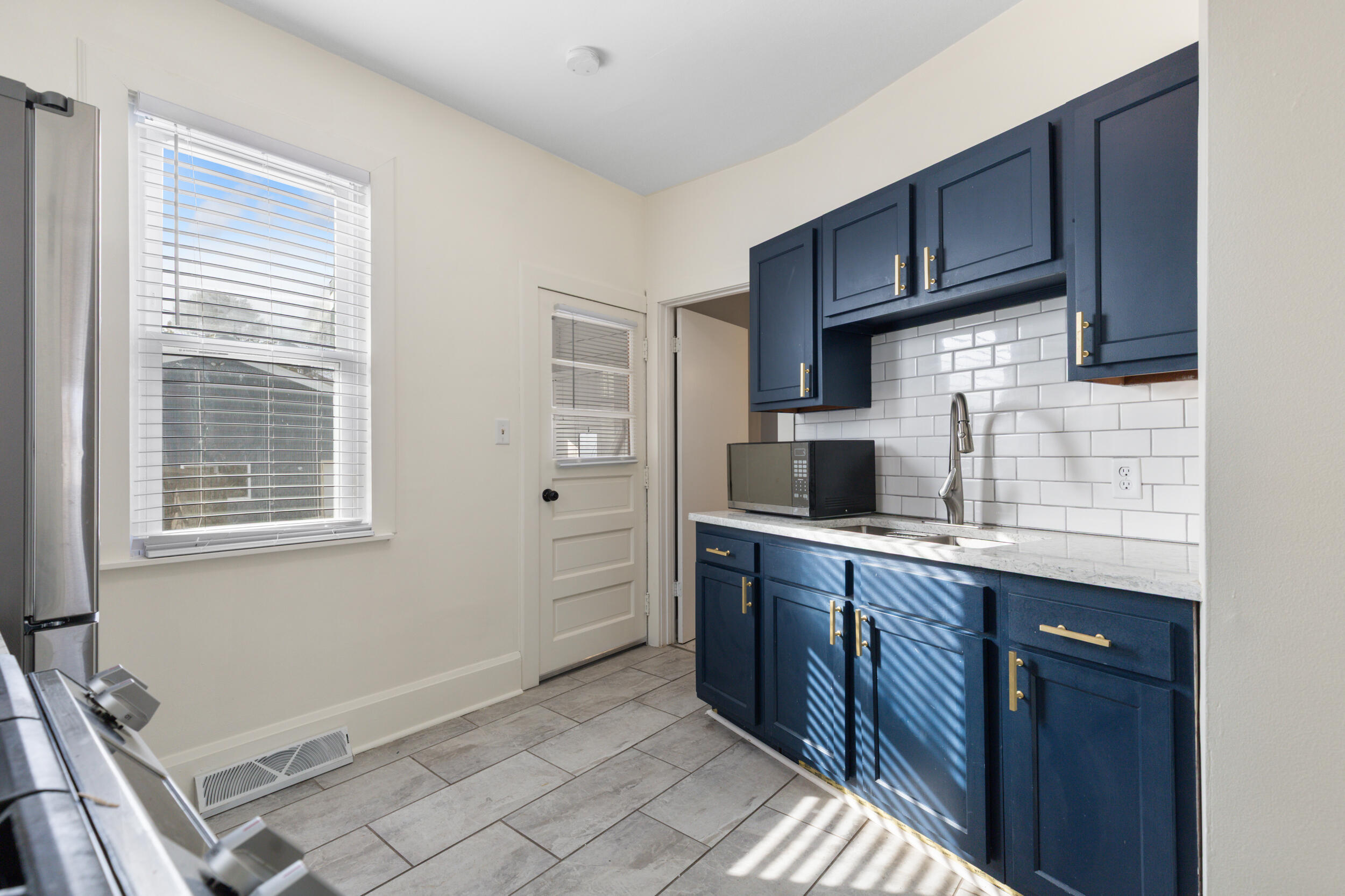 3867 East Pulaski Avenue Cudahy, WI 53110 - Photo 5 of 16 Kitchen