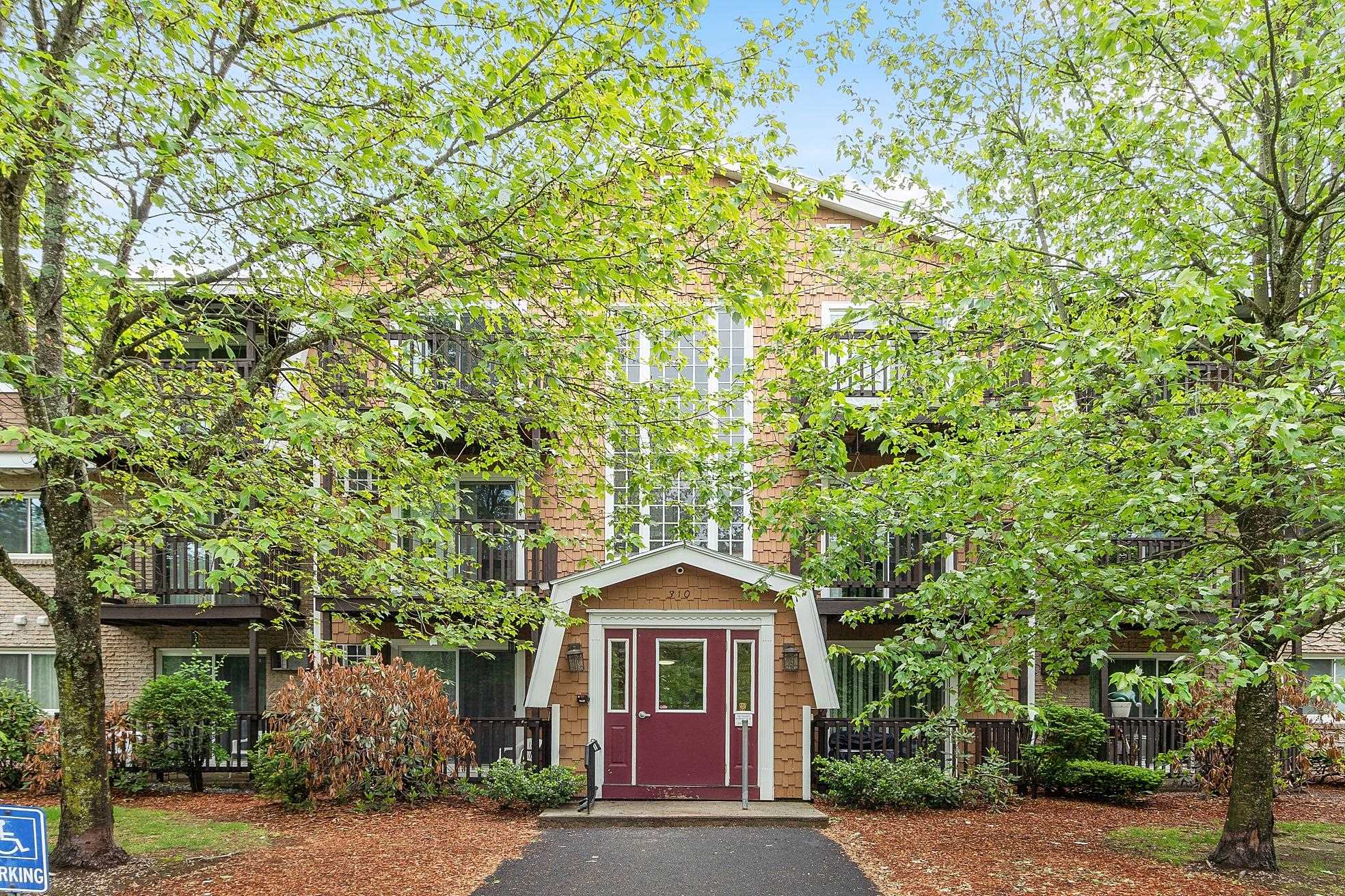 310 Brook Village Road, Unit 26 Nashua, NH 03062 - Photo 2 of 23