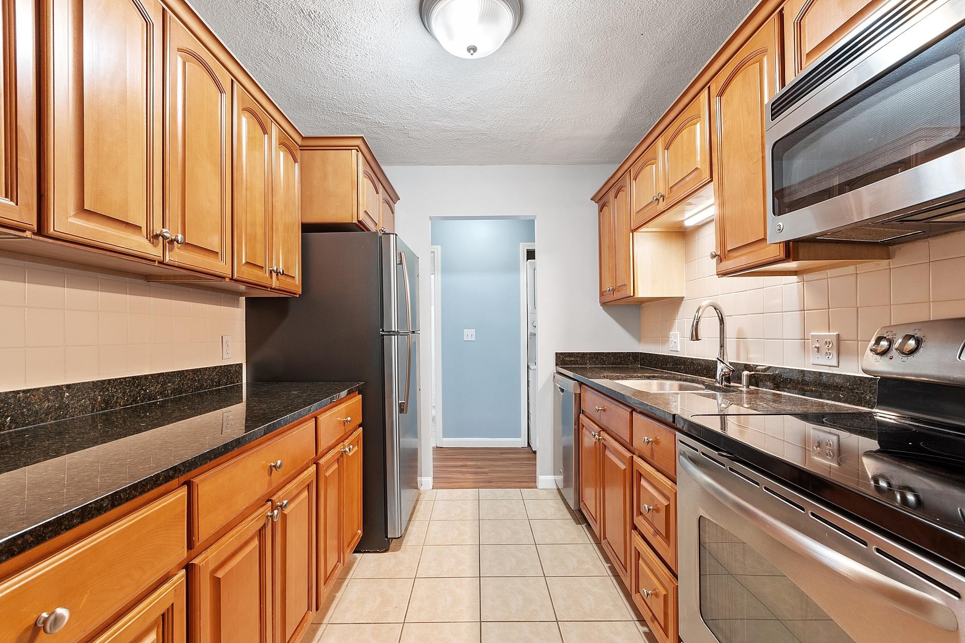 310 Brook Village Road, Unit 26 Nashua, NH 03062 - Photo 3 of 23