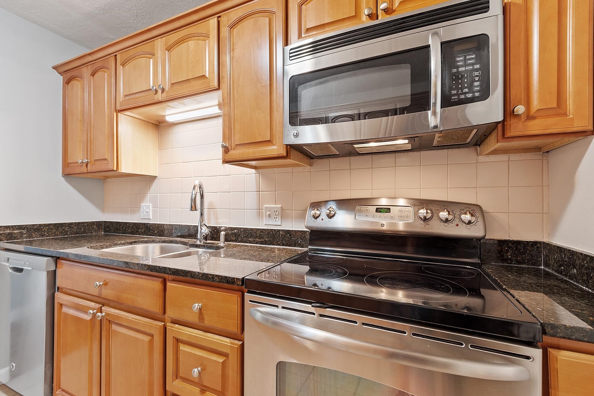 310 Brook Village Road, Unit 26 Nashua, NH 03062 - Photo 4 of 23