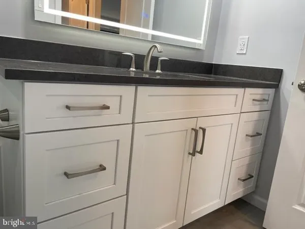 $2,300 | 205 Yoakum Parkway, Unit 804, Alexandria, VA 22304