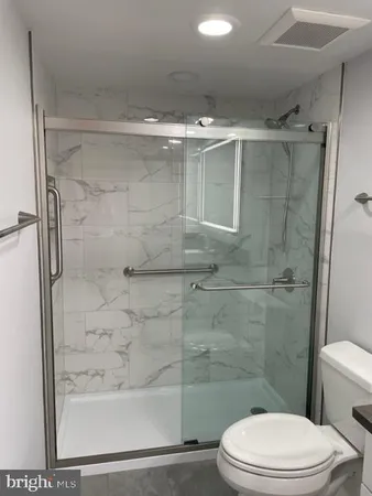 $2,300 | 205 Yoakum Parkway, Unit 804, Alexandria, VA 22304