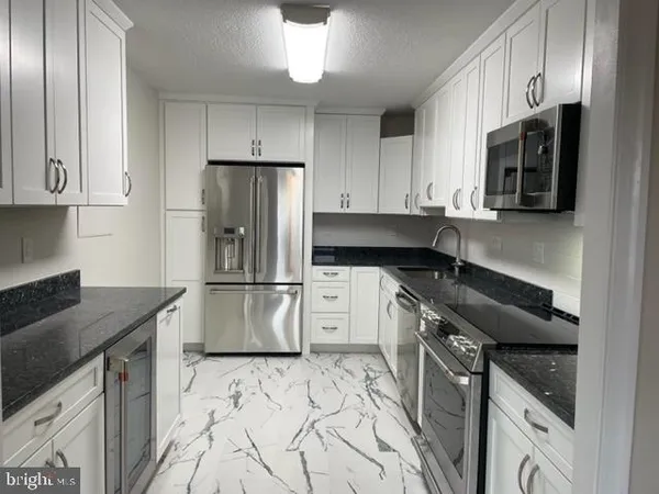 $2,300 | 205 Yoakum Parkway, Unit 804, Alexandria, VA 22304