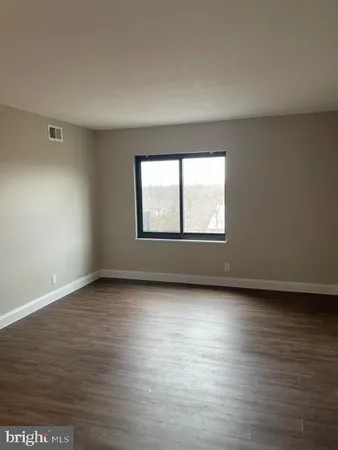 $2,300 | 205 Yoakum Parkway, Unit 804, Alexandria, VA 22304