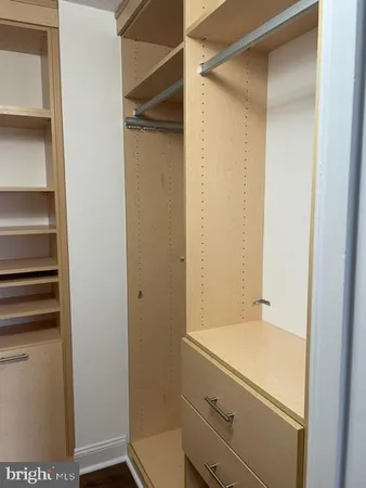 $2,300 | 205 Yoakum Parkway, Unit 804, Alexandria, VA 22304