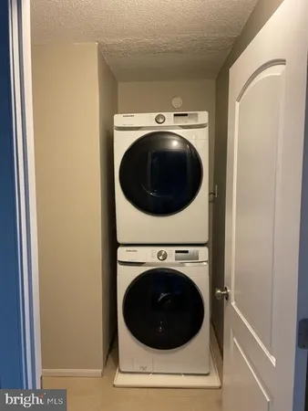 $2,300 | 205 Yoakum Parkway, Unit 804, Alexandria, VA 22304