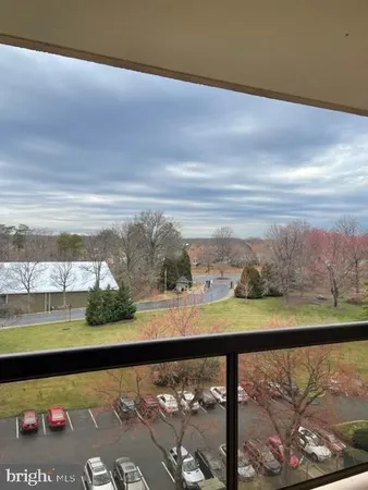 $2,300 | 205 Yoakum Parkway, Unit 804, Alexandria, VA 22304