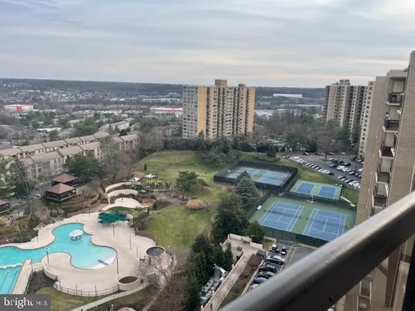 $2,300 | 205 Yoakum Parkway, Unit 804, Alexandria, VA 22304