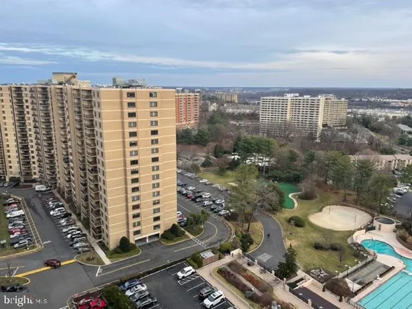 $2,300 | 205 Yoakum Parkway, Unit 804, Alexandria, VA 22304