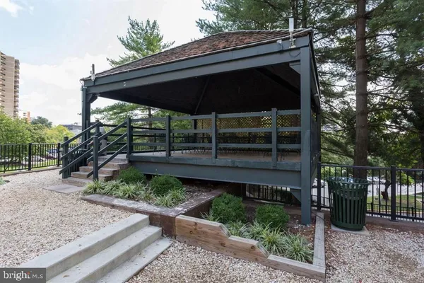 $2,300 | 205 Yoakum Parkway, Unit 804, Alexandria, VA 22304